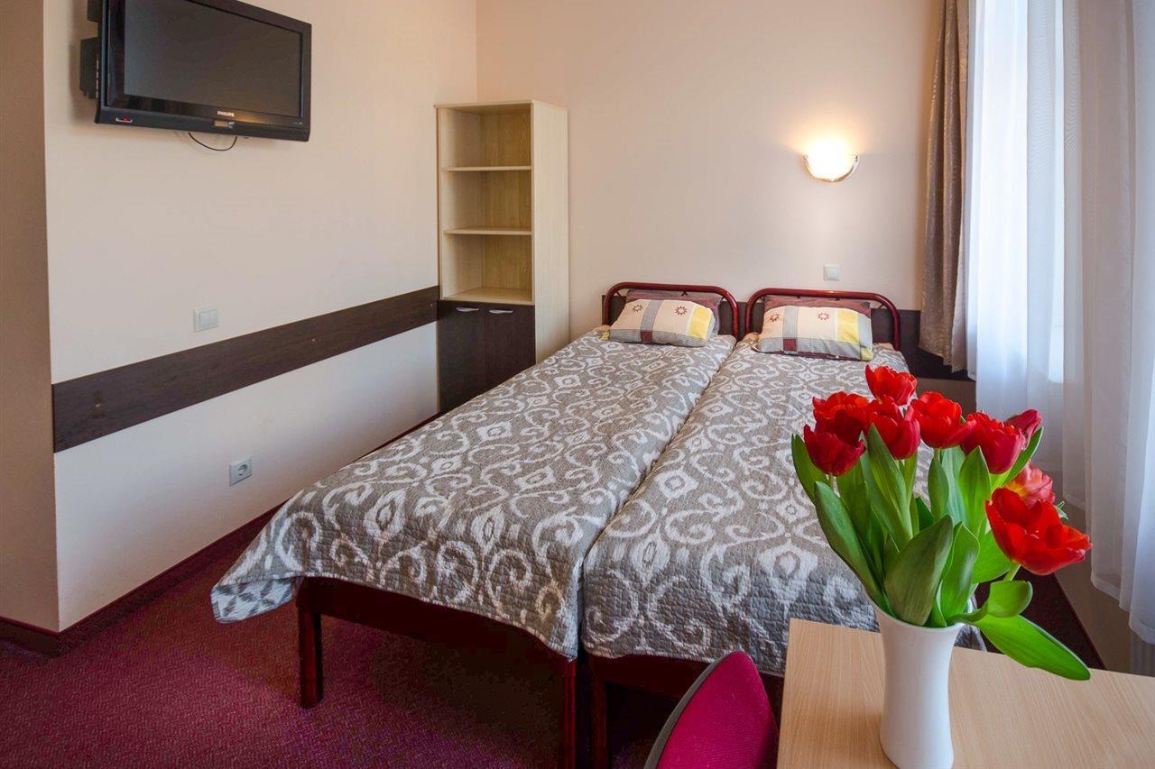 Apalenis Hotel Riga Buitenkant foto